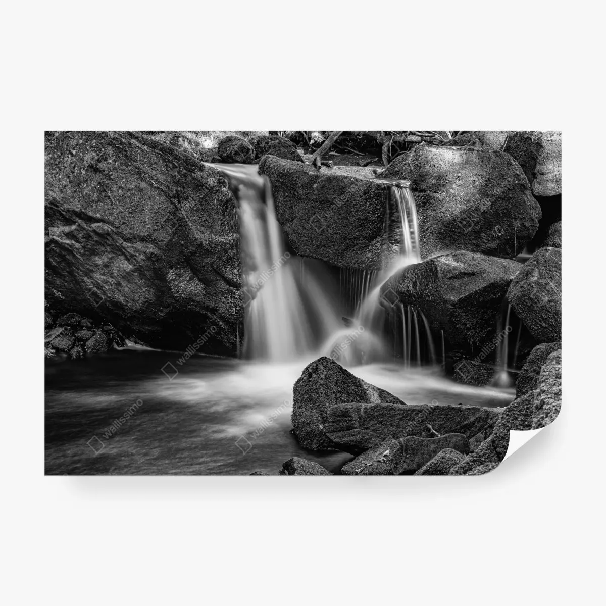 Fototapete ruhiger wasserfall in monochrom – Wallnifity®