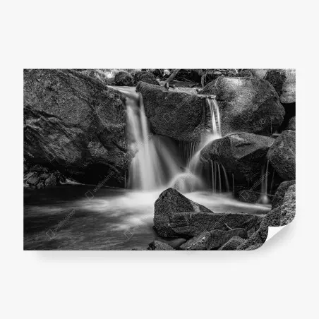 Fototapete ruhiger wasserfall in monochrom – Wallnifity®
