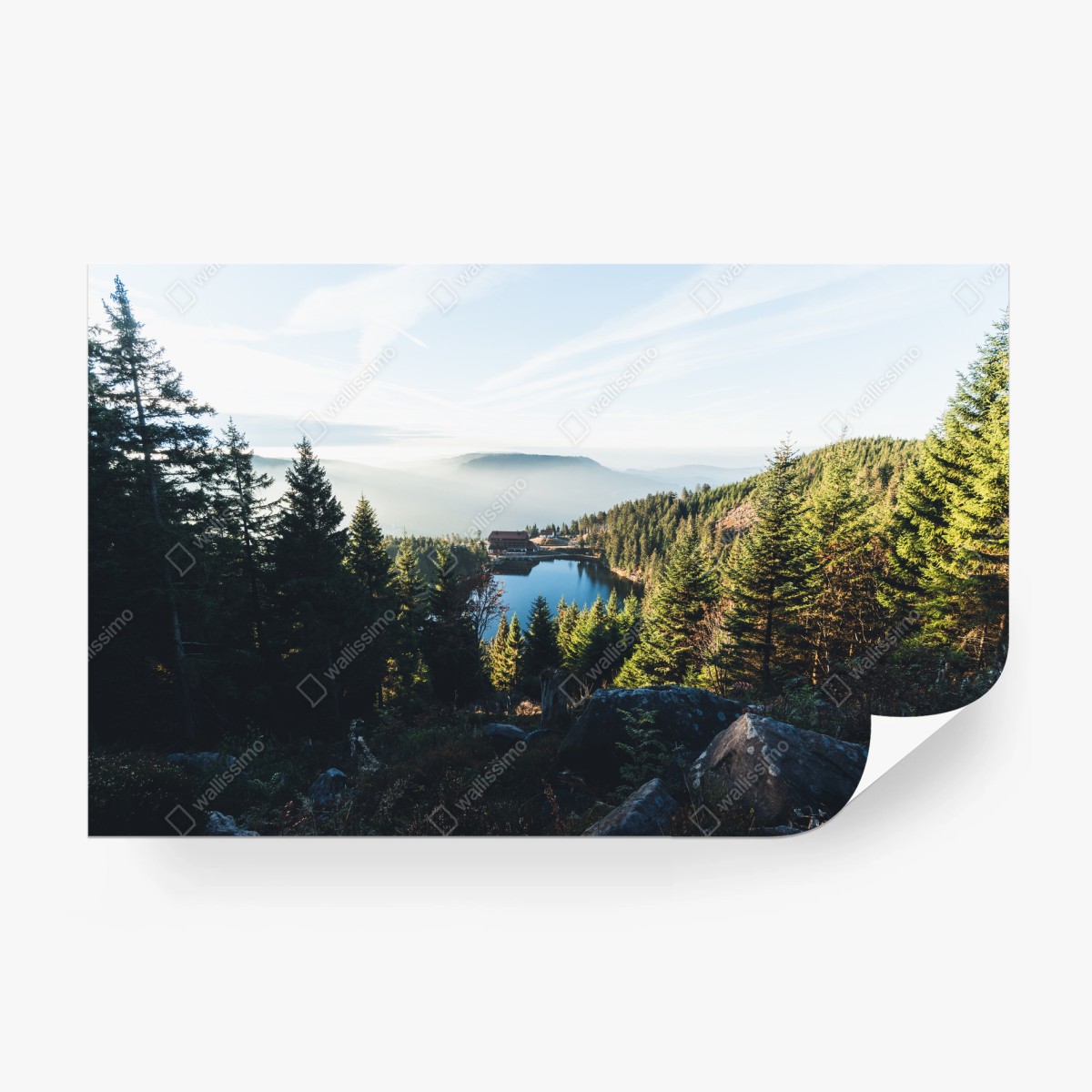 Fototapete neblige berglandschaft mit see – Wallnifity® Fototapete neblige berglandschaft mit see – Wallnifity®