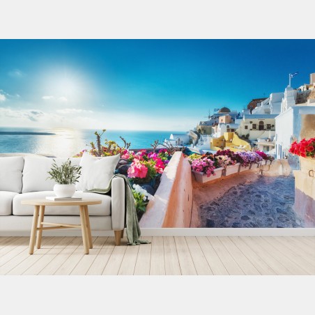 Fototapete Santorini terrasse mit blühenden blumen – Wallnifity®