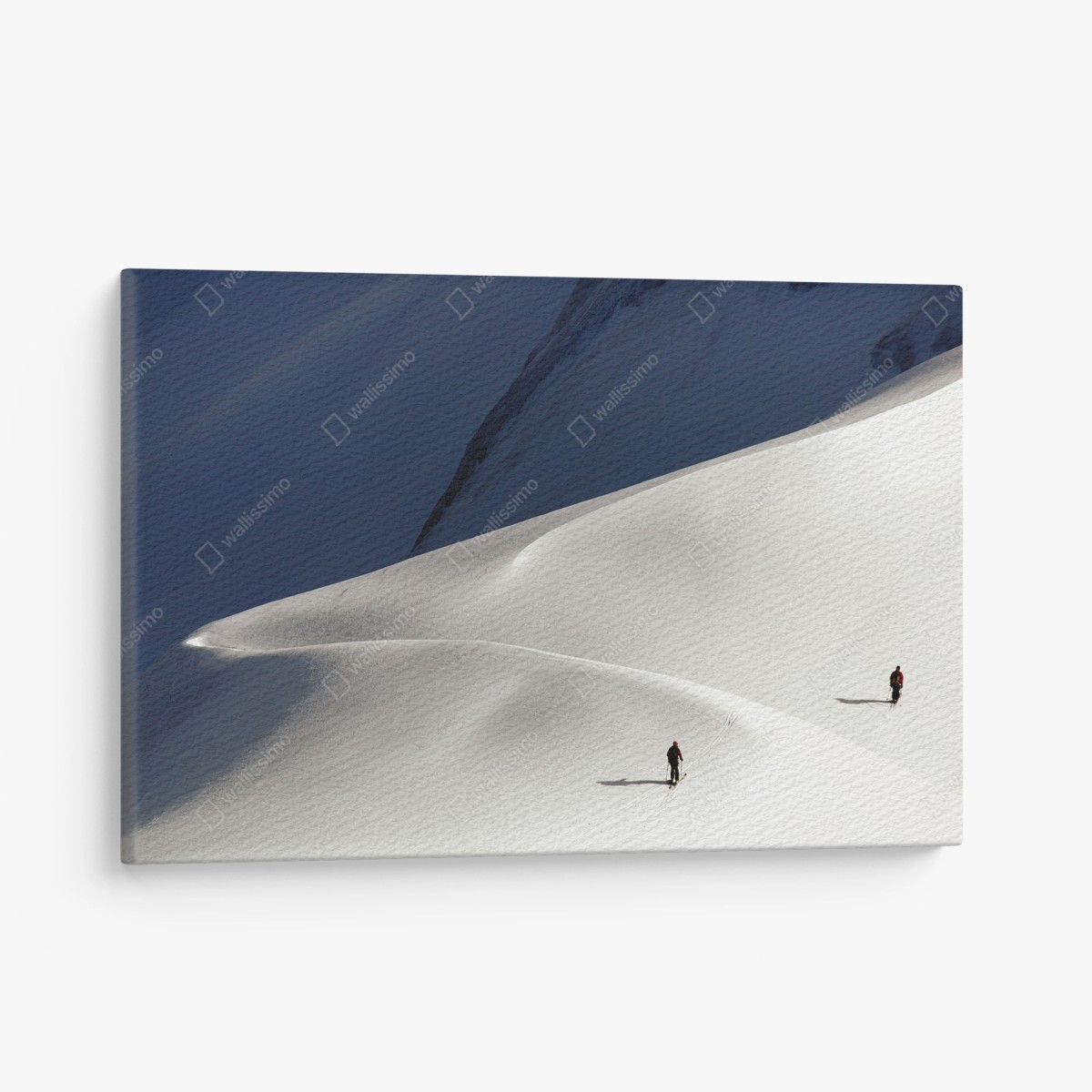 Leinwandbild schneebedeckte bergminimalistik mit skifahrern – Wallnifity®