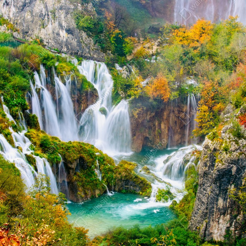 Fensteraufkleber türkisfarbener wasserfall im herbst – Wallnifity®